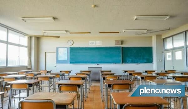 SC: Professor é demitido após maquiar meninos entre 4 e 5 anos